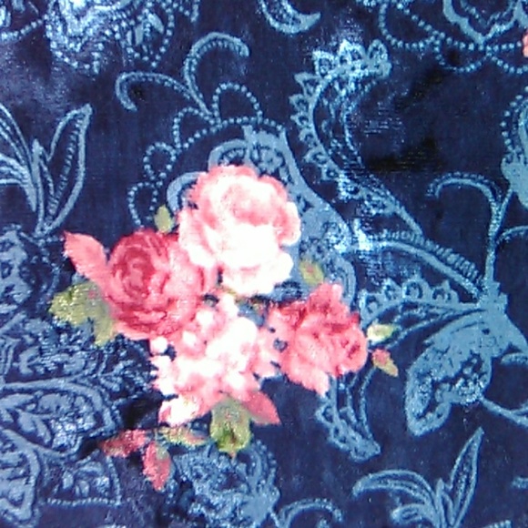 Navy Blue Floral Velvet Top. Size small. - Picture 6 of 6